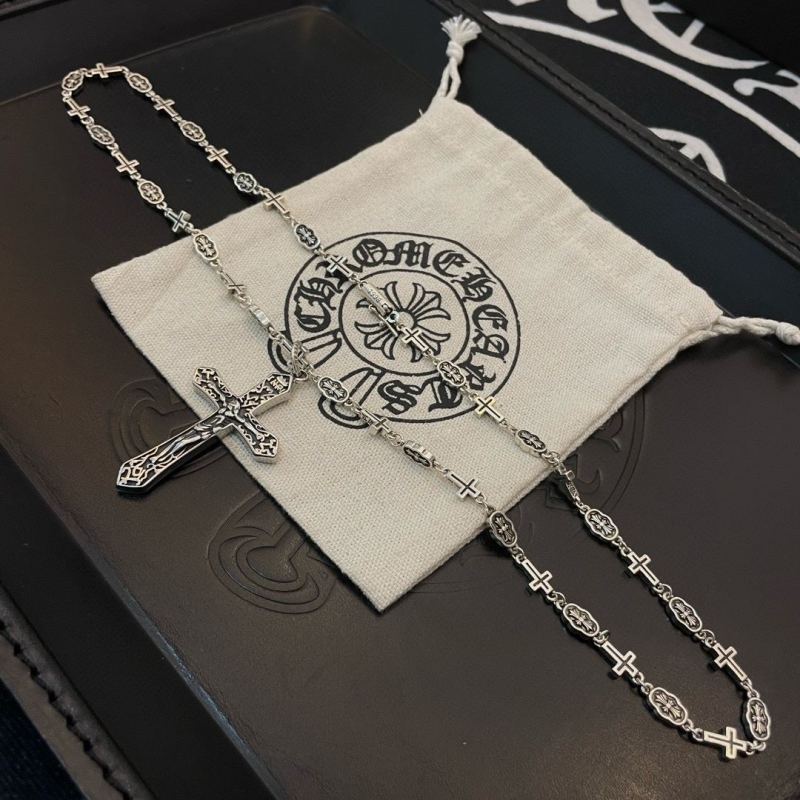 Ch*0me He**ts necklaces